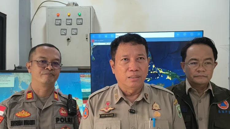 Operasi Water Bombing di Tayan Hilir Terkendala Jarak Pandang