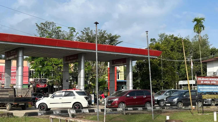 Antrean SPBU Mengular, DPRD Sanggau Minta Distribusi Dibenahi