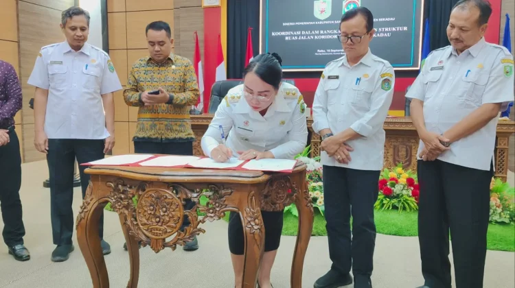 Pemkab Sanggau-Sekadau Dorong Peningkatan Jalan Sepanjang 37 Kilometer