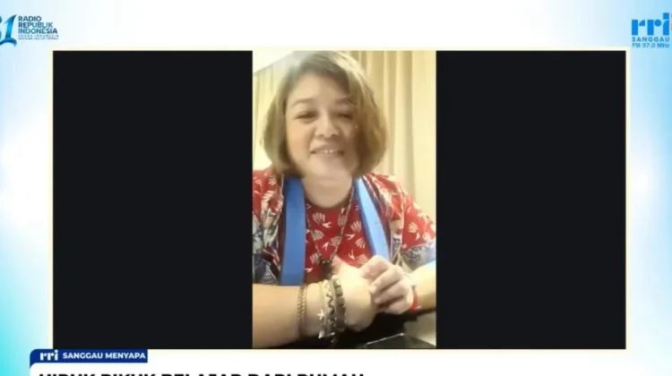 Kesibukan Tak Halangi Eva Dampingi Anak saat BDR
