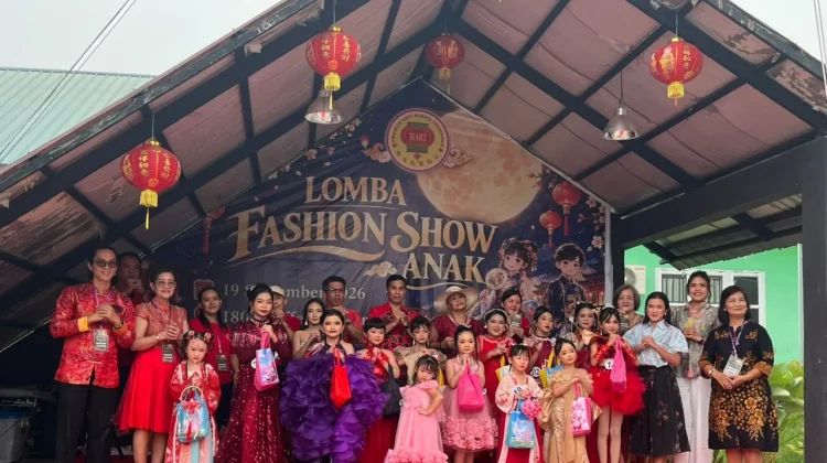 Lestarikan Budaya, MABT Sanggau Gelar Fashion Show di Festival Kue Bulan