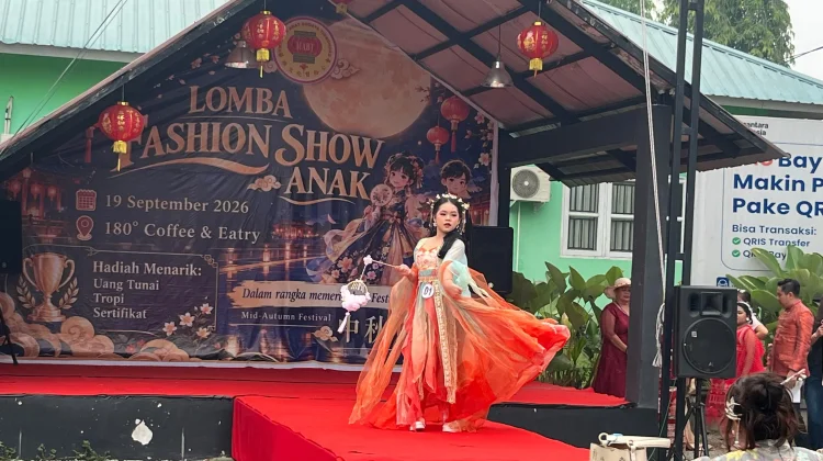 Lomba Fashion Show Meriahkan Festival Kue Bulan di Sanggau