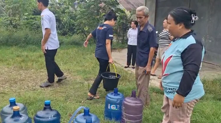 Leding Macet, Tiga Ribuan Pelanggan PDAM Sekayam Tak Dapat Air Bersih