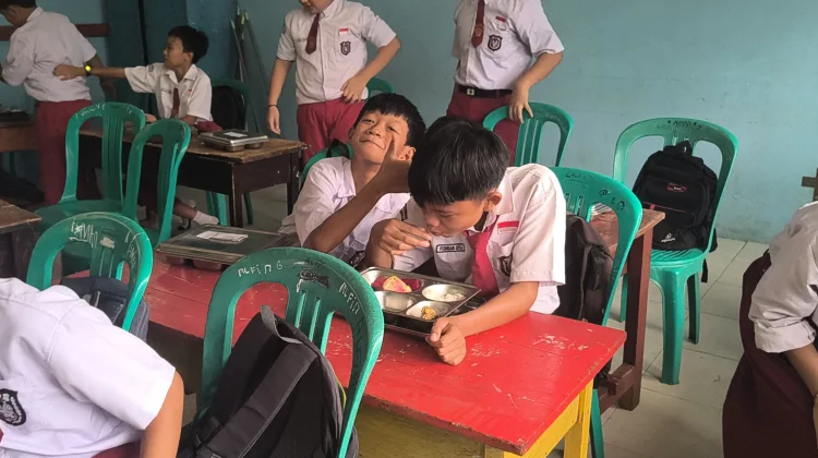 Dapur SPPG Sekayam Kembali Salurkan MBG