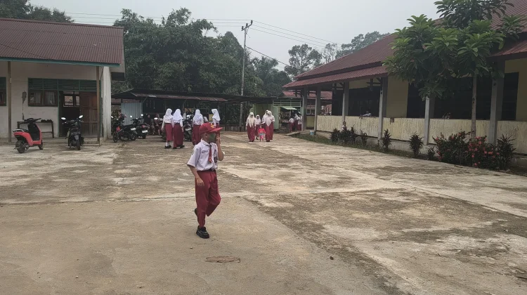Tak Semua Siswa Punya Gadget, BDR di SDN 01 Balai Karangan Terkendala