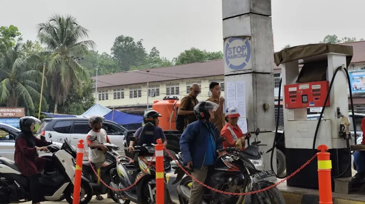 Antrean BBM Picu Panic Buying Padahal Stok Cukup