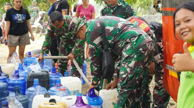 Bantuan Empat Ribu Liter Air Ringankan Beban Warga Desa Lape