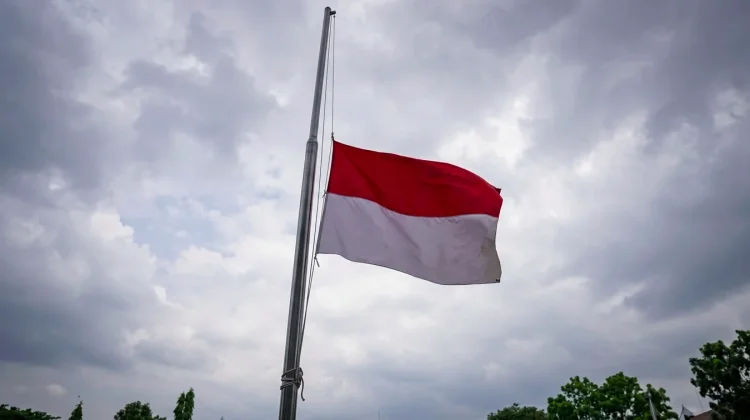 Bendera Merah Putih Dikibarkan Setengah Tiang Setiap 30 September? Ini Alasannya