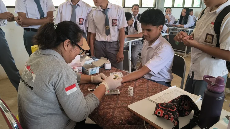 SMAN 1 Entikong Dukung Cek Kesehatan Gratis Bagi Siswa Perbatasan