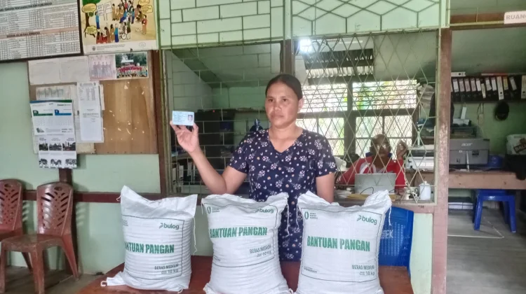Ratusan KPM Engkahan Terima Bantuan Pangan Periode Kedua