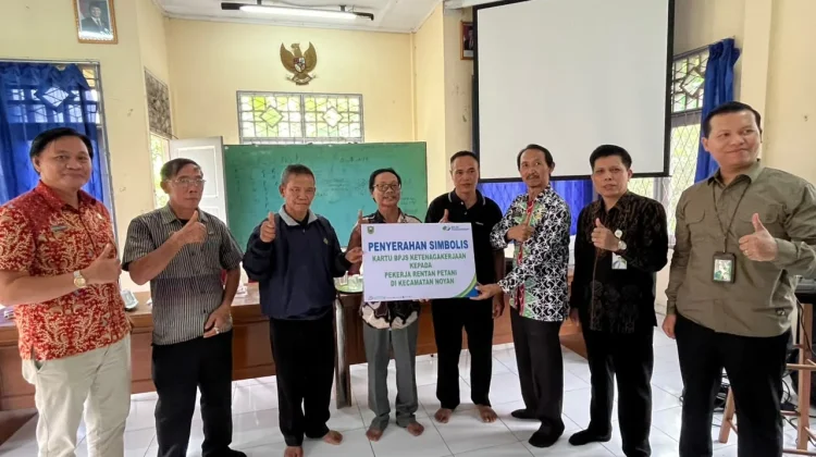Seribu Petani di Entikong dan Noyan Dapat Perlindungan Kerja