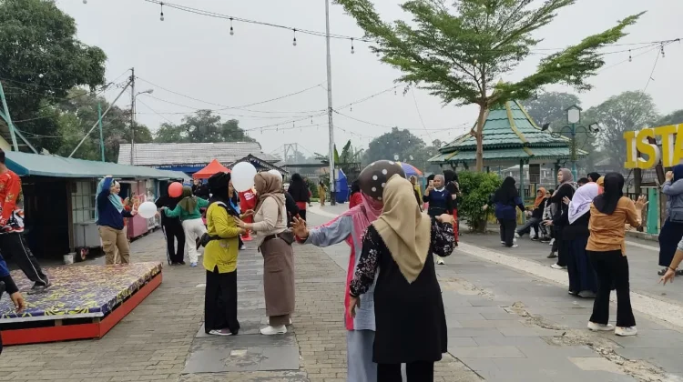 Lomba Balon Dangdut Meriahkan CFD Muara Kantu Sanggau