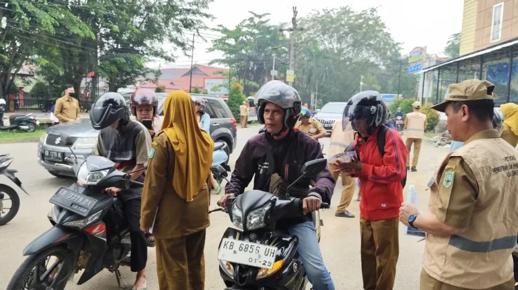 Operasi Gabungan Sanggau Tingkatkan Kepatuhan Pajak Kendaraan