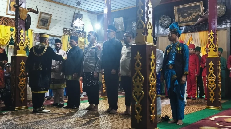 Istana Surya Negara Sanggau Anugerahkan Gelar Kehormatan Kepada 5 Tokoh