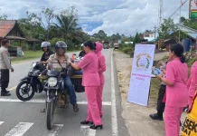 Polsek Beduai Berbagi Takjil Ramadan dengan Masyarakat
