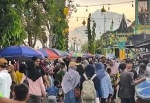 Warga Serbu Penutupan Festival Takjil Ramadan Sanggau