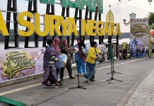 Aksi Emak-emak Meriahkan Lomba Sahur Ramadan Sanggau
