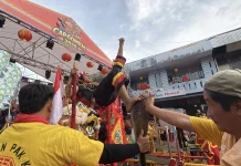 Atraksi Budaya Semarakkan Cap Go Meh 2026 di Sanggau