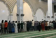 Perkuat Iman, Ratusan Warga Sanggau Salat Gerhana
