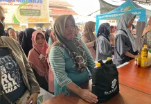 Bulog Salurkan Gelar Pangan Murah di Sanggau