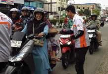 YVCI Bagikan Ratusan Takjil di Sanggau
