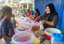 Pedagang Takjil di Entikong Raup Rezeki Selama Ramadan