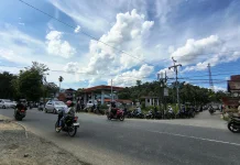 Antrean Kendaraan di SPBU Bunut Mengular hingga Berjam-jam