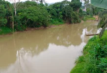 Warga Keluhkan Air Sungai Sekayam Keruh  Musim Kemarau