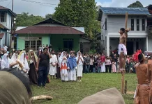 Tablo Jalan Salib Warnai Jumat Agung di Entikong