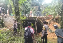 Sempat Putus, Jembatan Melobok Kembali Normal