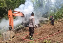 Excavator DLH Sanggau Terbakar di TPA Sungai Kosak