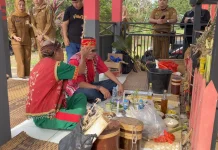 Ritual Adat Penutup HUT ke-410 Kota Sanggau Digelar