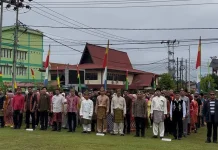 Ragam Baju Adat Warnai HUT ke-410 Kota Sanggau