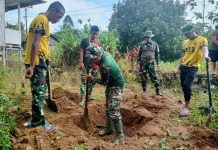 TMMD Sanggau ke-128 Bangun MCK, Dorong Hidup Sehat