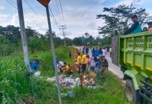 Forkopimcam dan Pelajar Sekayam Gotong Royong Bersihkan Sampah