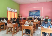 Ujian Kesetaraan PKBM Entikong Bantu Warga Lanjut Sekolah