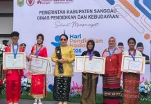 Peringatan Hardiknas, Pemda Sanggau Apresiasi Guru Berprestasi