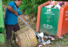 DLH Sanggau Terapkan Jam Buang Sampah Malam
