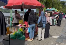 Harga Plastik Naik, UMKM di CFD Sanggau Tertekan