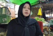 Pedagang di Sanggau Keluhkan Kenaikan Harga Kantung Plastik