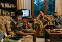 “Setan Gepeng” Jadi Ancaman Baru Generasi Muda, Penyebab Rusaknya Akhlak