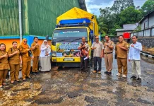 Disbunnak Sanggau dan BULOG Salurkan SPHP Jagung Perdana