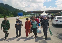 Malaysia Deportasi 29 WNI lewat Entikong
