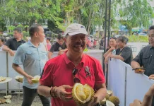 Bupati Ontot Ajak Warga Sanggau Lestarikan Durian Lokal