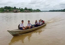 Naik Sampan, Perjuangan Pelajar Pedalaman Sanggau untuk Sekolah