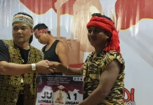 Entikong Juarai Lomba Memahat Gawai Dayak Sanggau