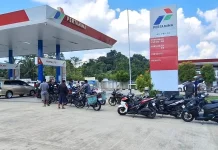 Polisi Awasi Antrean BBM di Entikong