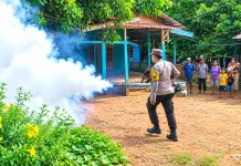 Waspada DBD, Polisi Lakukan Fogging di Tayan Hilir