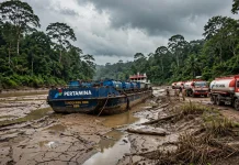 Pendangkalan Sungai Melawi Jadi Tantangan Distribusi BBM di Kalimantan