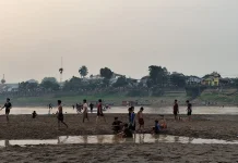 Pasir Timbul di Sanggau Jadi Wisata Dadakan